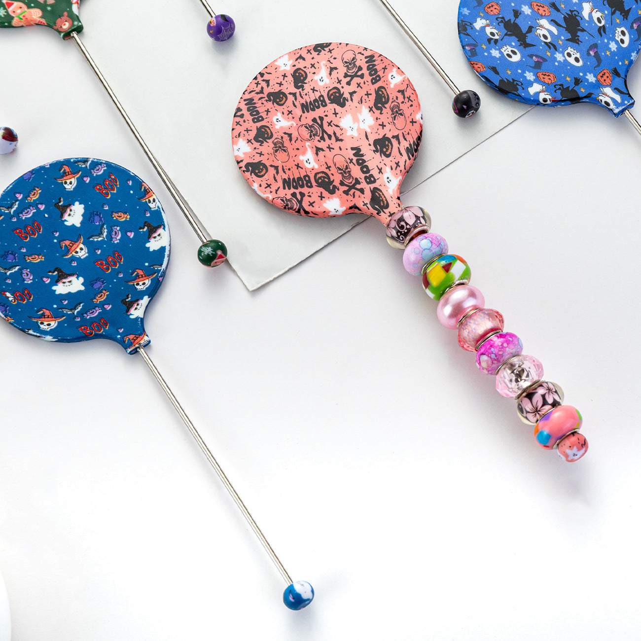 Multi-color hand-held round DIY small mirror, portable high definition mirror hand-held mirror, Christmas and Halloween pattern mirror 14.6 * 5.4CM