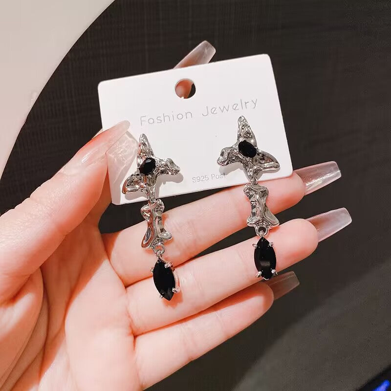 E13,925 Silver Needle Earrings D