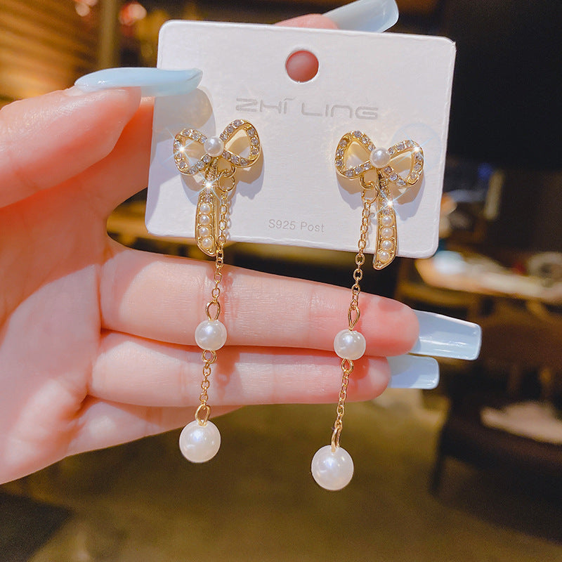 E15,925 Silver Needle Earrings  A