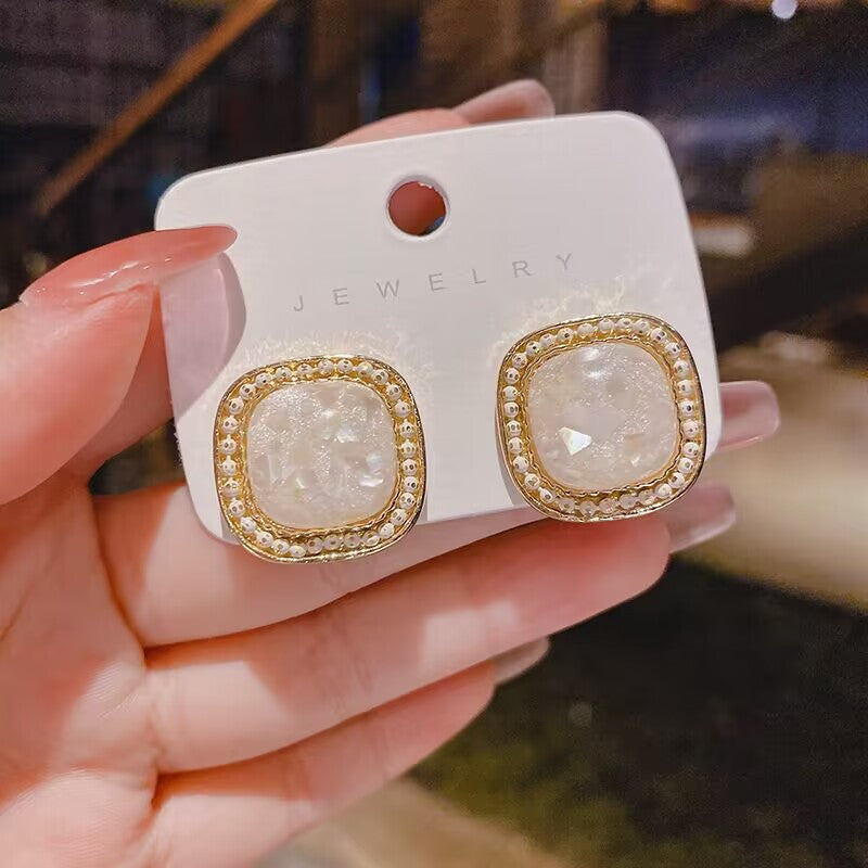 E12,925 Silver Needle Geometric Pearl Earrings G