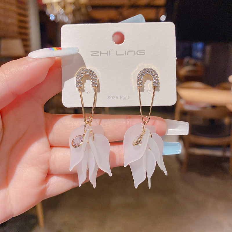 E13,925 Silver Needle Earrings D