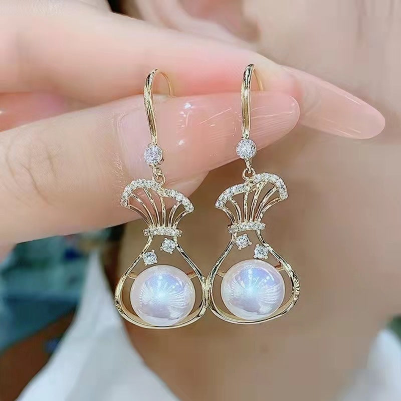 E13,925 Silver Needle Earrings D
