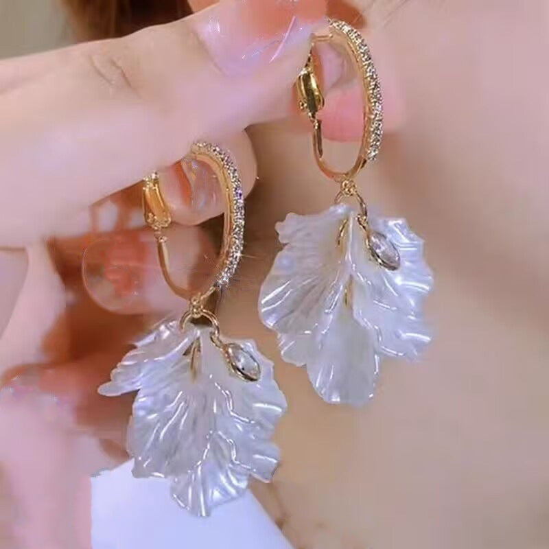 E15,925 Silver Needle Earrings  A