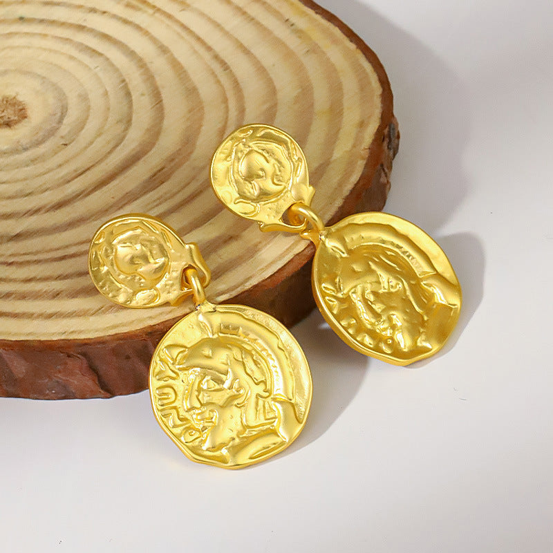 Gold flower earrings, fashionable commuting, versatile, stud earrings, light luxury earrings.