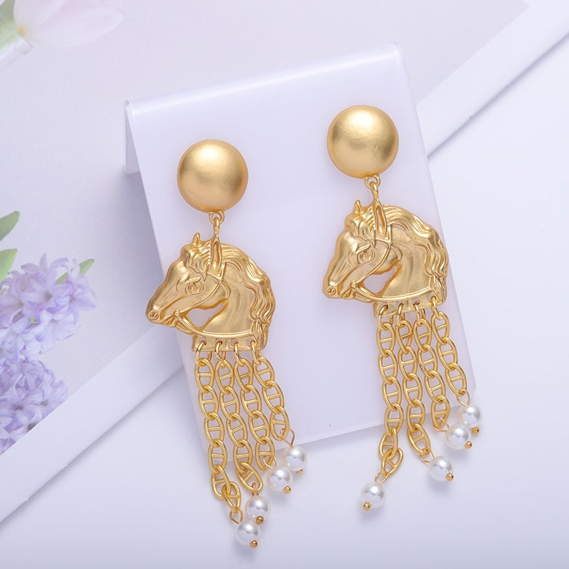 Gold flower earrings, fashionable commuting, versatile, stud earrings, light luxury earrings.