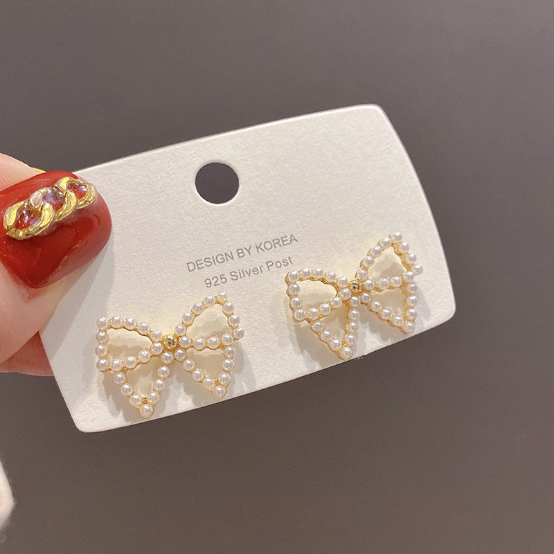 E13,925 Silver Needle Earrings D