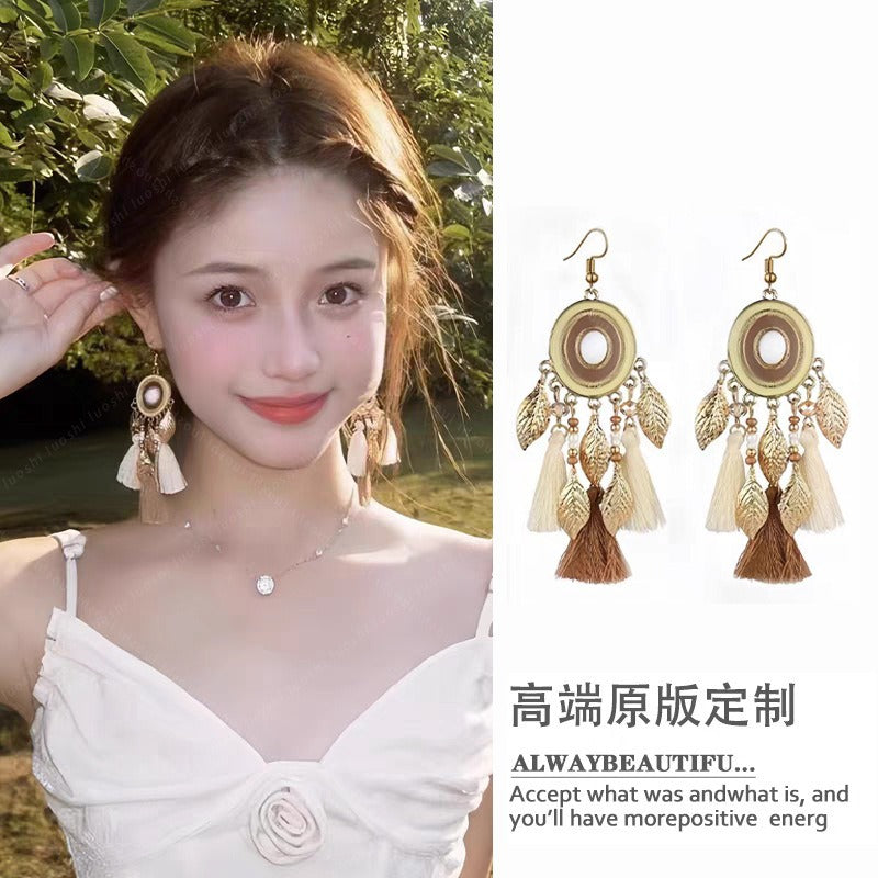 E5, earrings