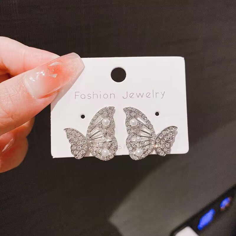 E15,925 Silver Needle Earrings  A