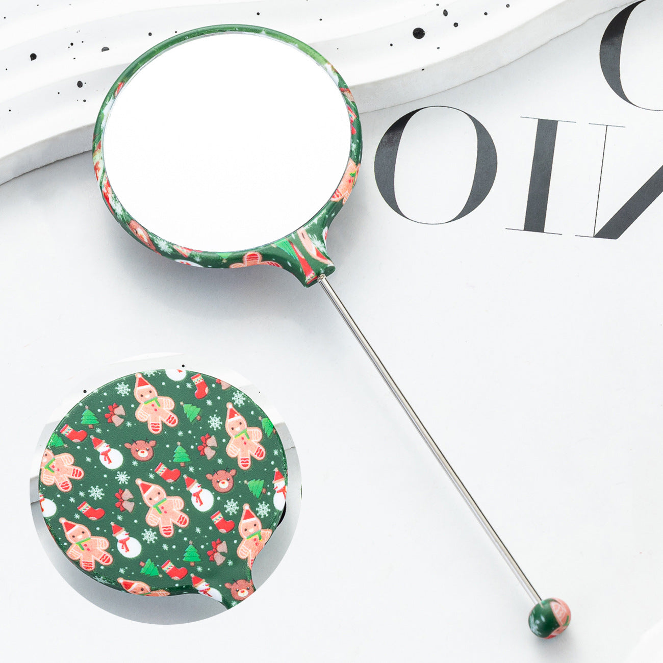 Multi-color hand-held round DIY small mirror, portable high definition mirror hand-held mirror, Christmas and Halloween pattern mirror 14.6 * 5.4CM