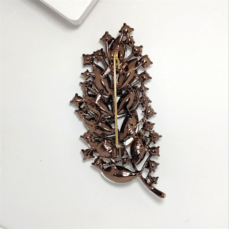New Vintage Fashion Rhinestone Elegant Cheongsam Brooch High-End Exquisite Feather Pin