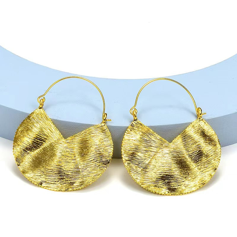 Gold flower earrings, fashionable commuting, versatile, stud earrings, light luxury earrings.