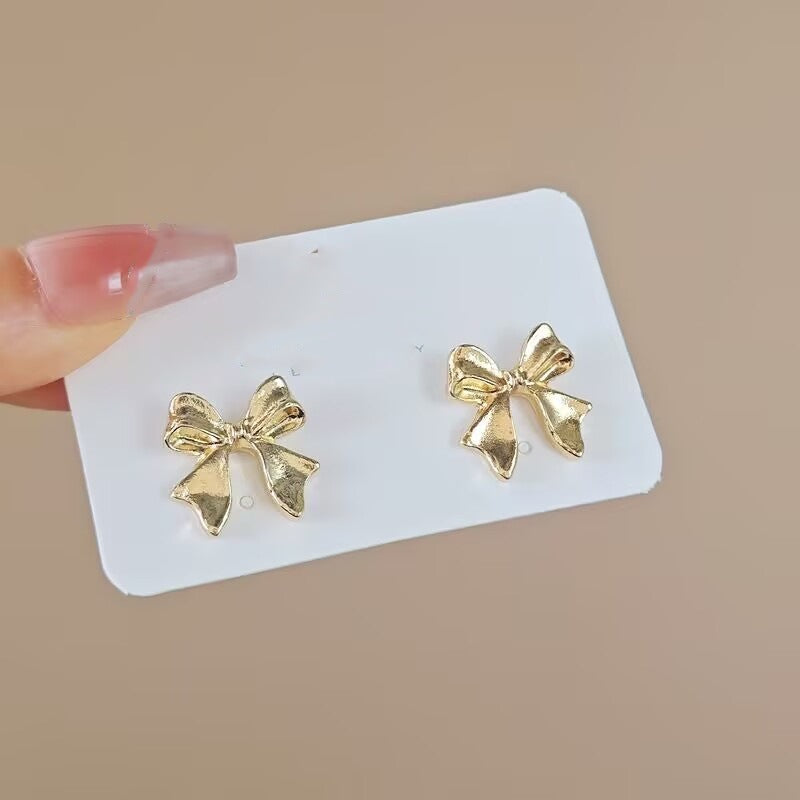 E13,925 Silver Needle Earrings D