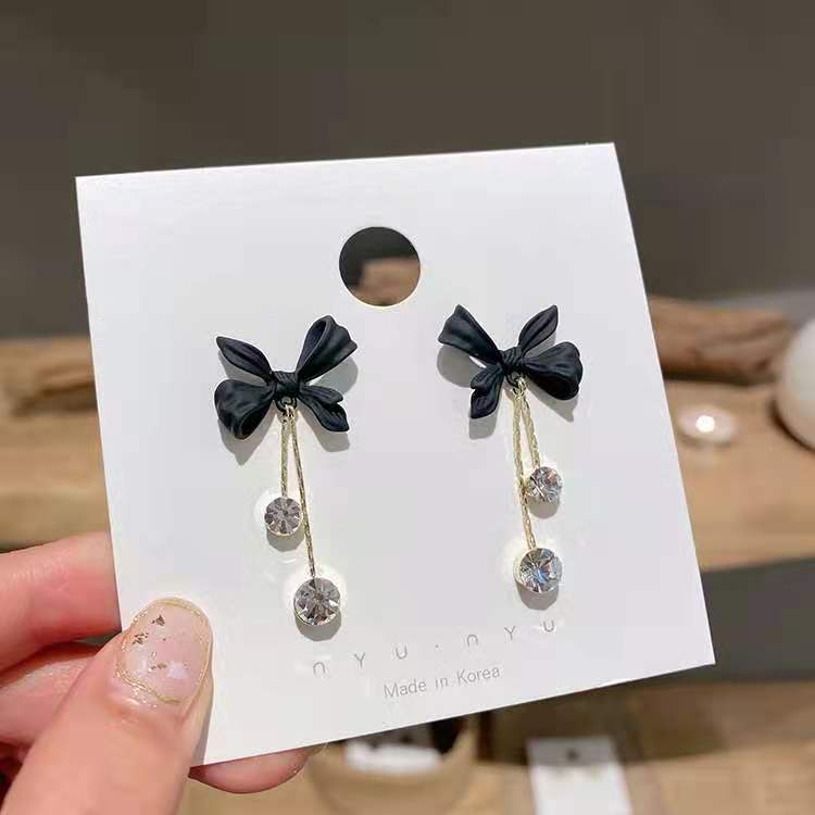 E13,925 Silver Needle Earrings D