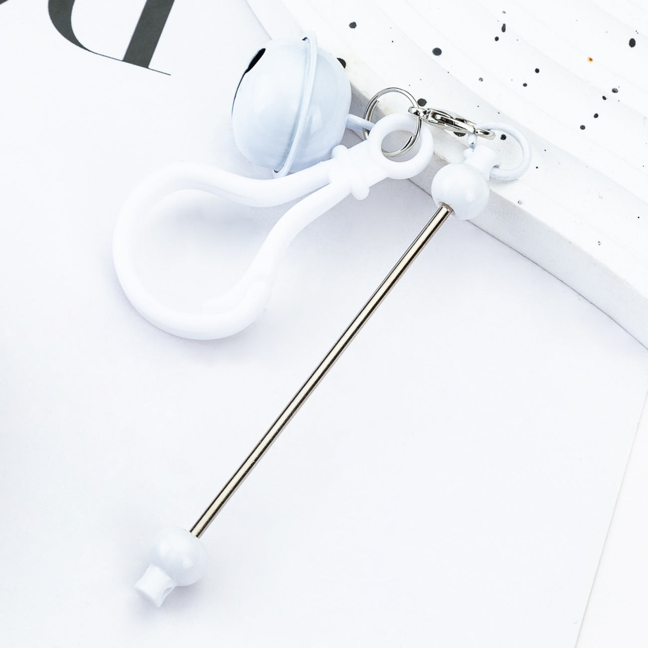 15-Color DIY bell keychain, handmade beaded color keychain, cute accessories, bag pendant, plastic keychain.