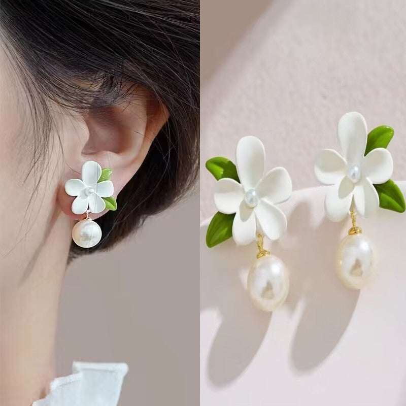 E14,925 Silver Needle Earrings B