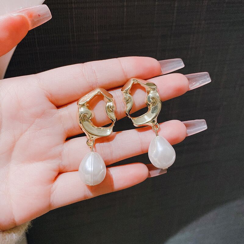 E13,925 Silver Needle Earrings D