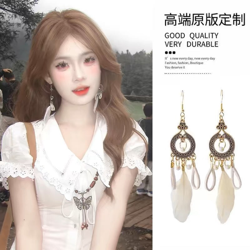 E5, earrings