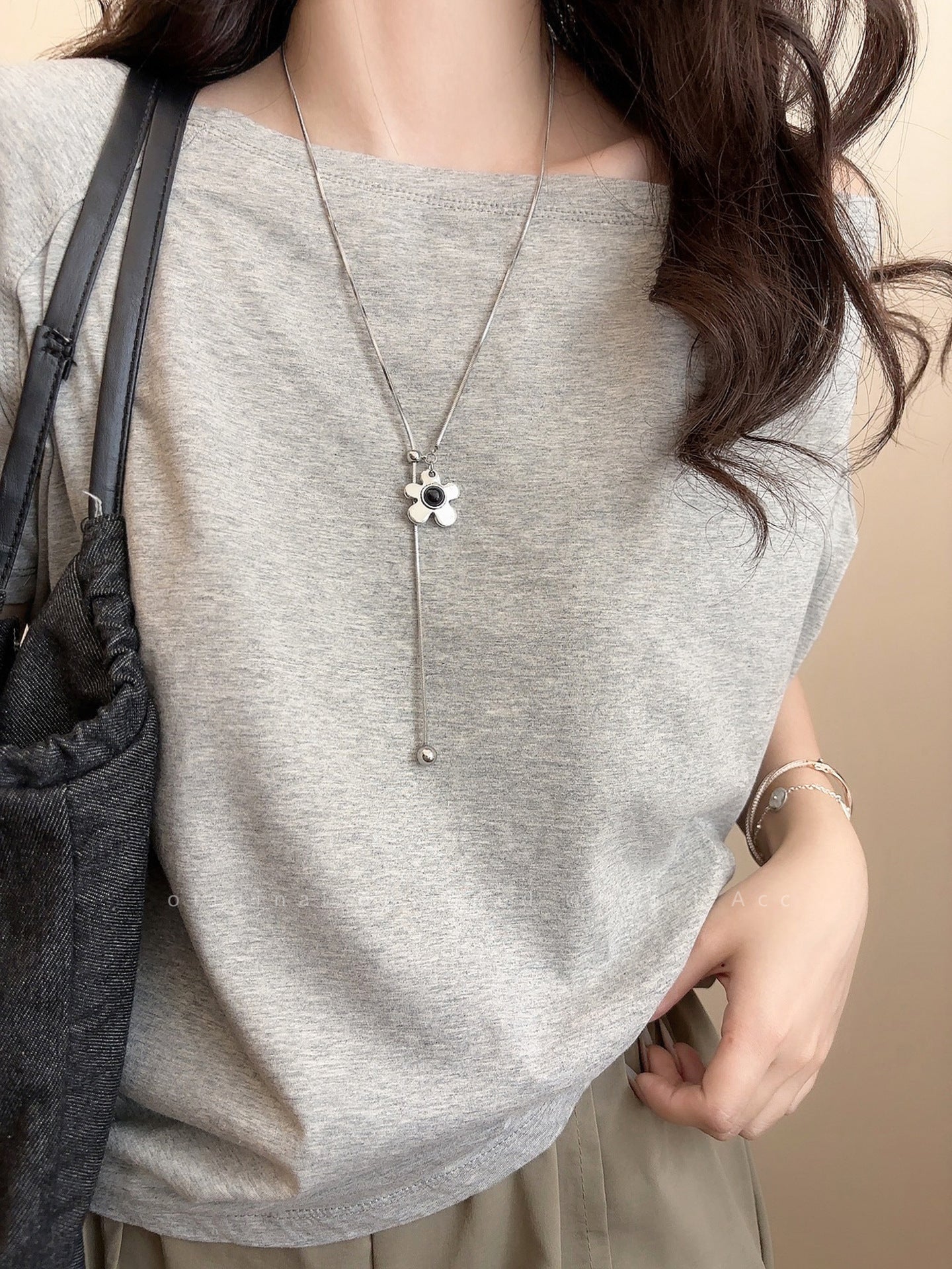 N1,Pendant necklace with long flowing chain