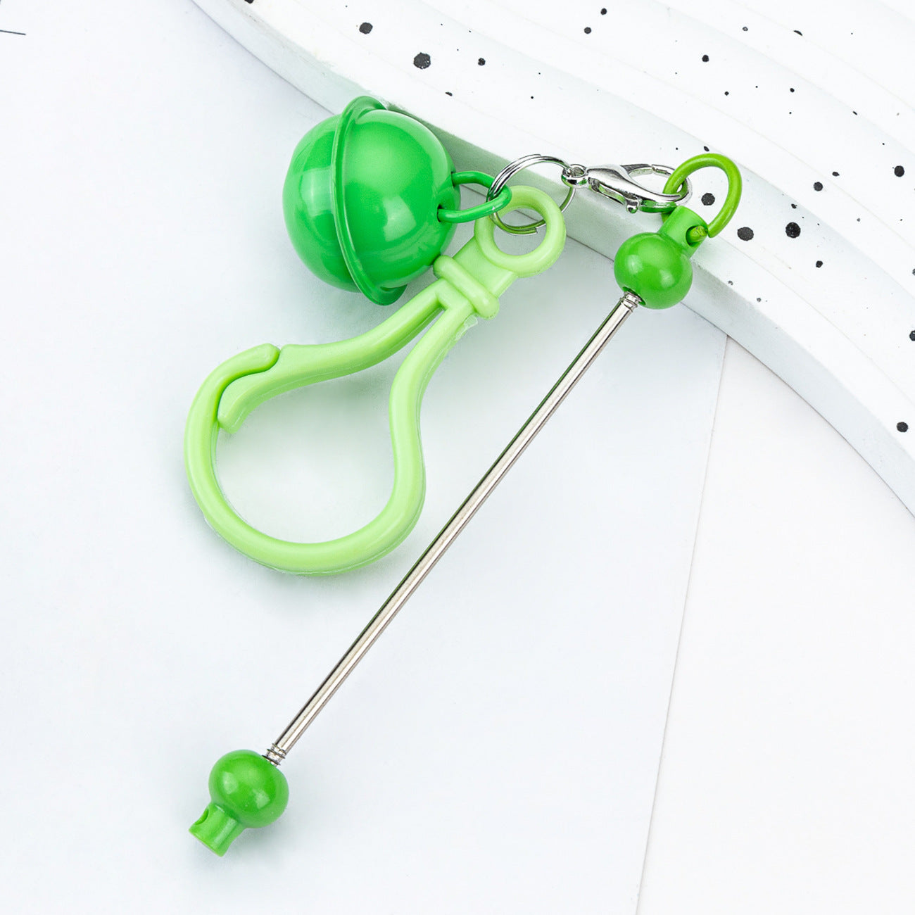 15-Color DIY bell keychain, handmade beaded color keychain, cute accessories, bag pendant, plastic keychain.