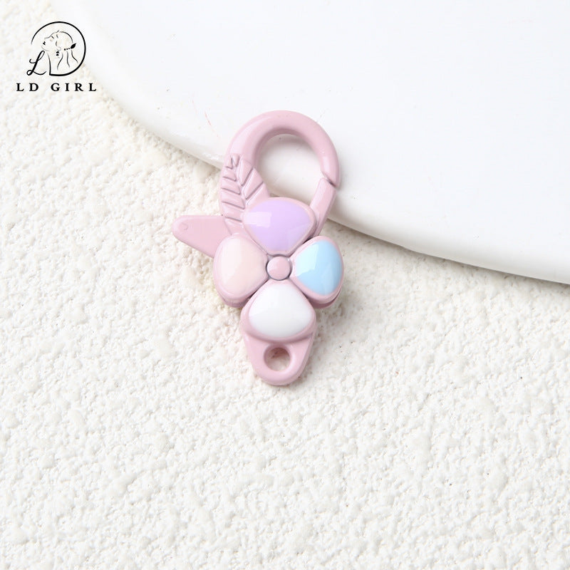 A Four-leaf clover spring buckle, hanging buckle, jewelry accessories, mobile phone chain, keychain