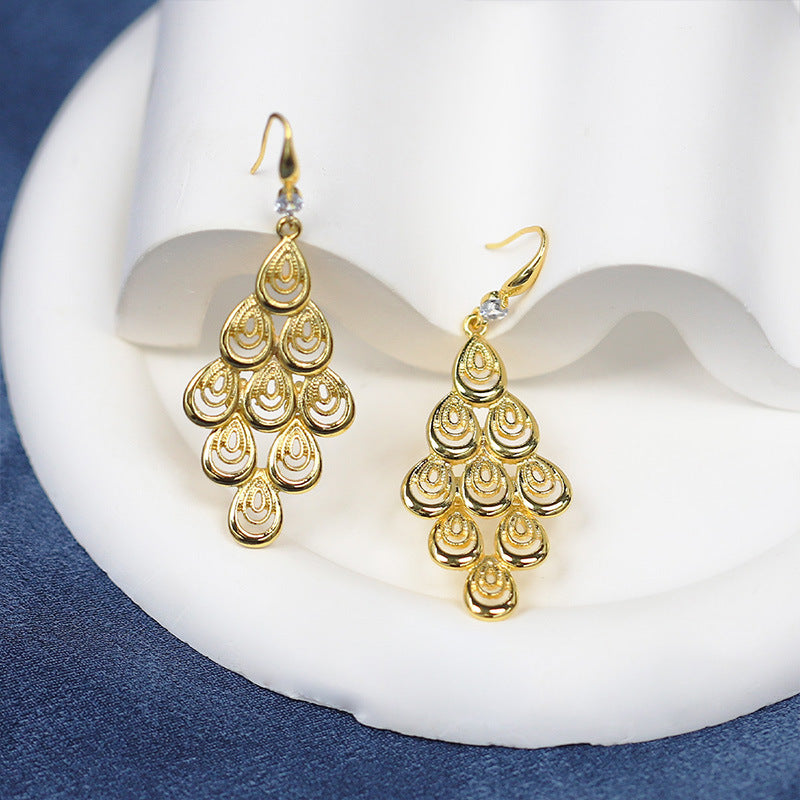 Gold flower earrings, fashionable commuting, versatile, stud earrings, light luxury earrings.