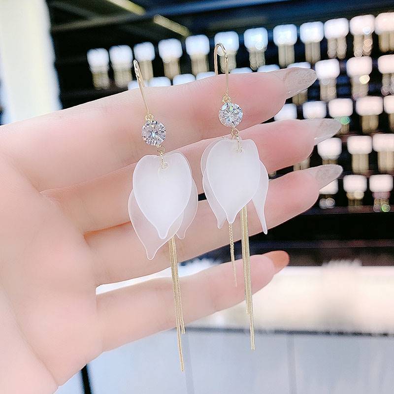 E14,925 Silver Needle Earrings B