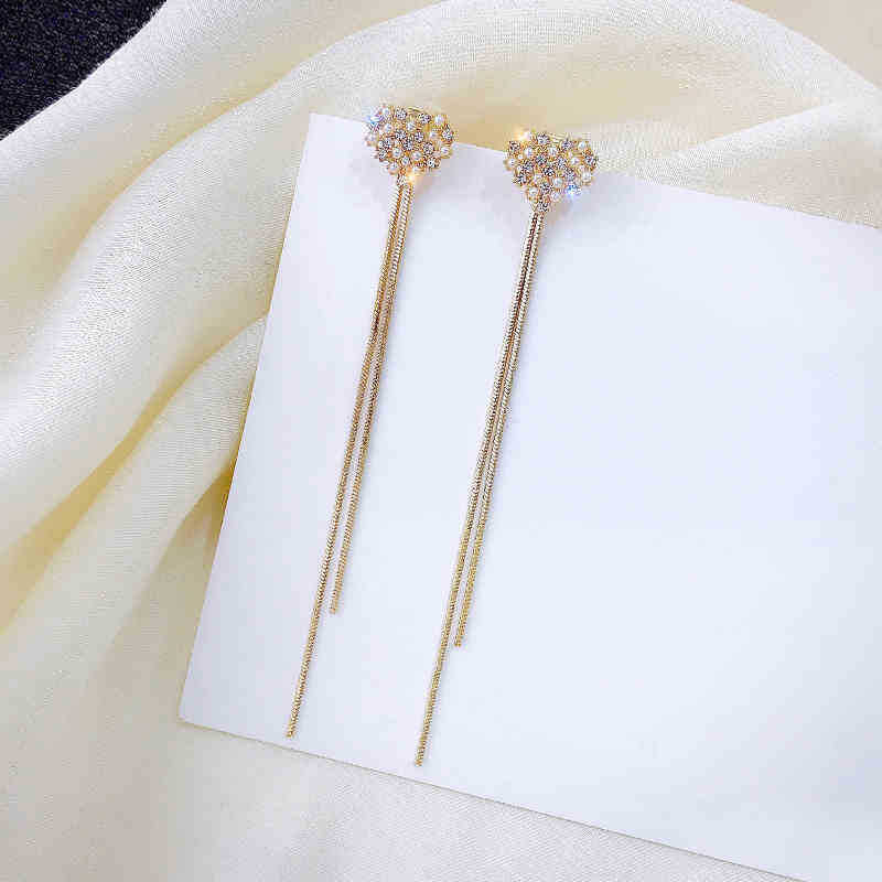 E13,925 Silver Needle Earrings D