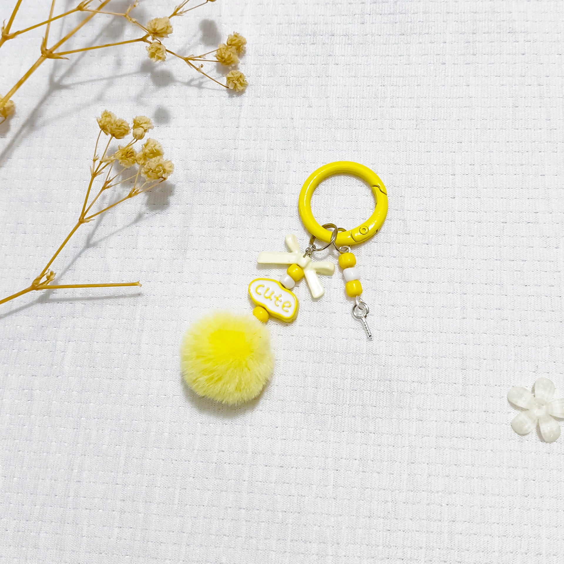 Color hairball keychain, mobile phone chain, DIY bag pendant car keychain