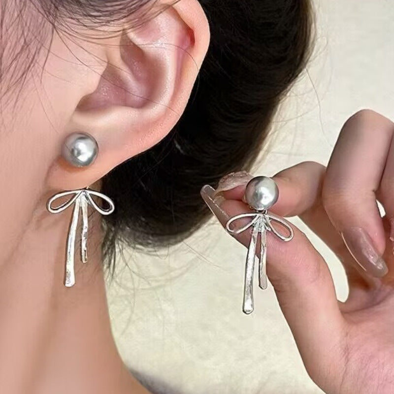 E13,925 Silver Needle Earrings D