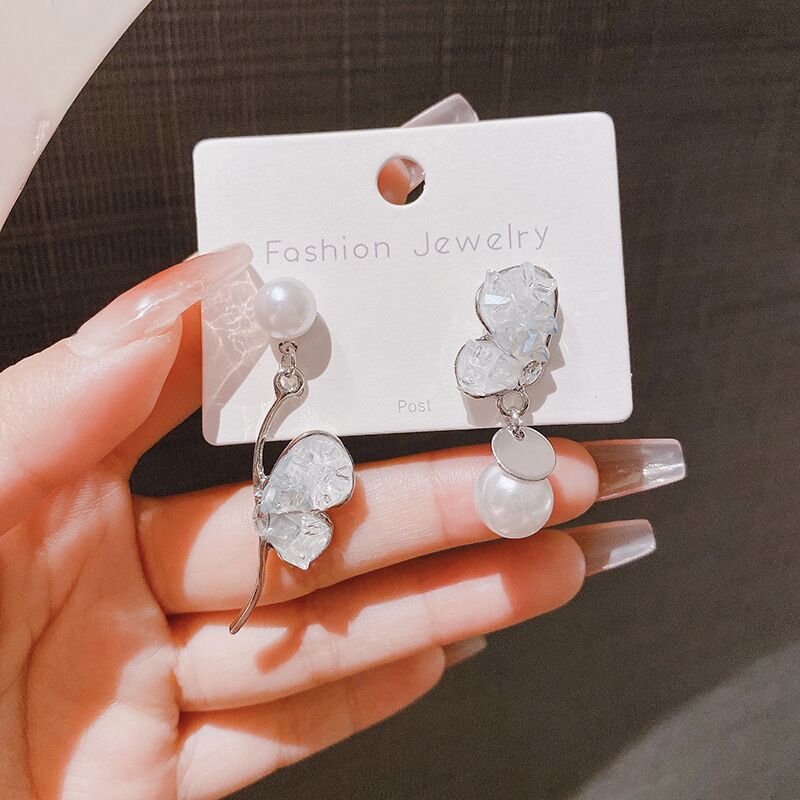 E12,925 Silver Needle Geometric Pearl Earrings G