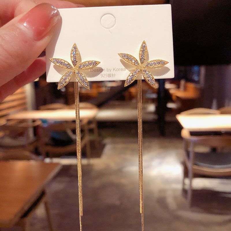 E13,925 Silver Needle Earrings D