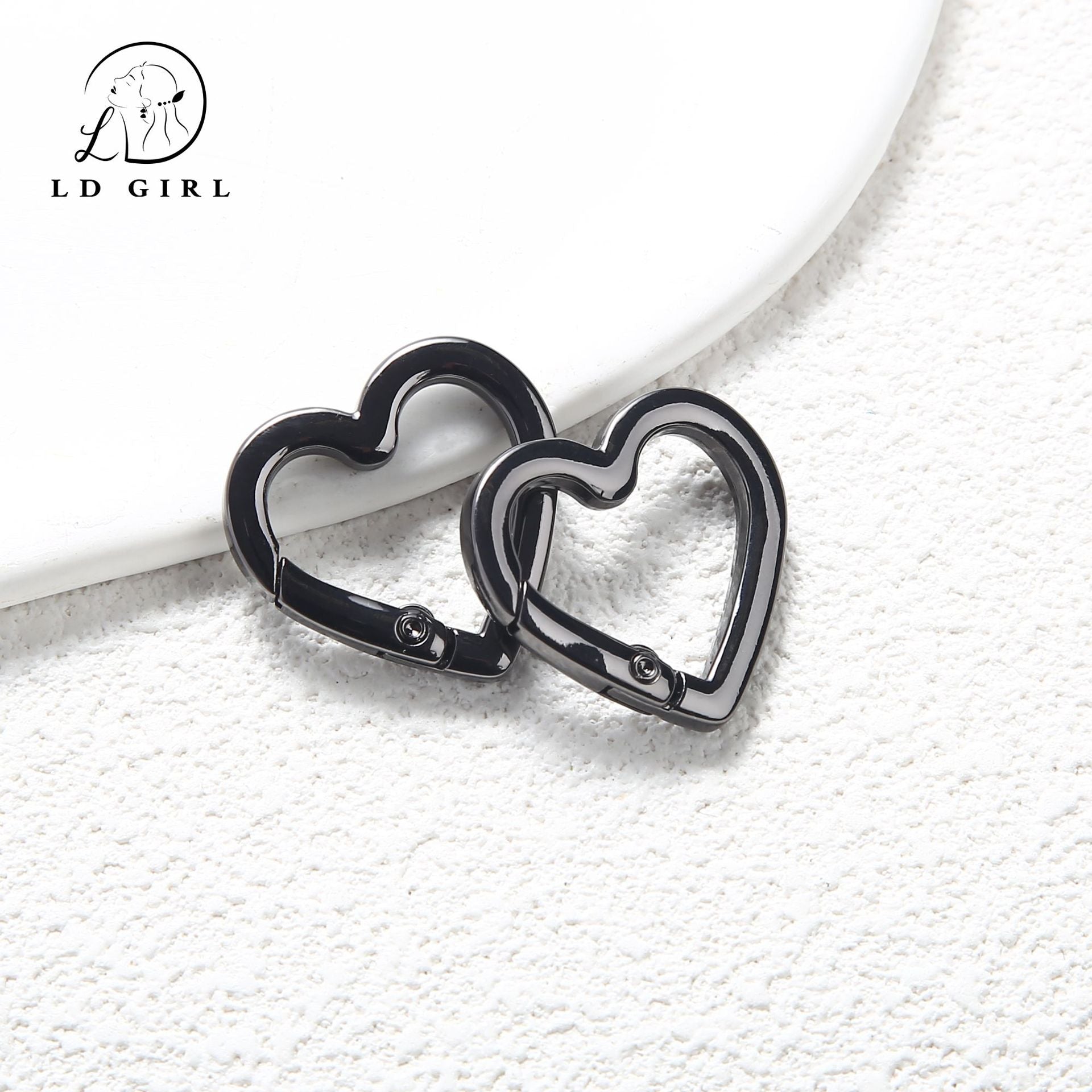 A heart-shaped spring chain, keychain