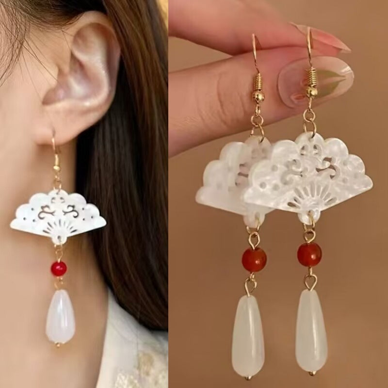 E13,925 Silver Needle Earrings D