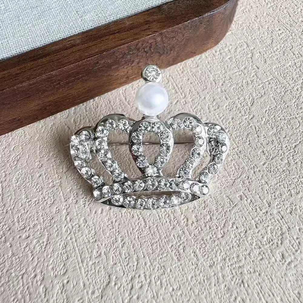 30-Type diamond-encrusted tulip, rose and other brooches