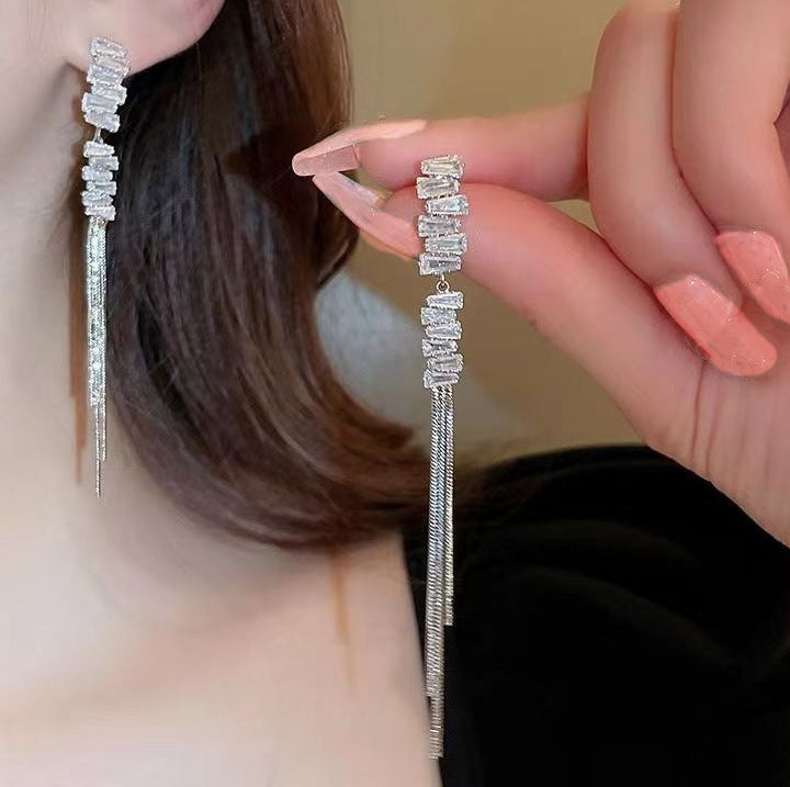 E12,925 Silver Needle Geometric Pearl Earrings G