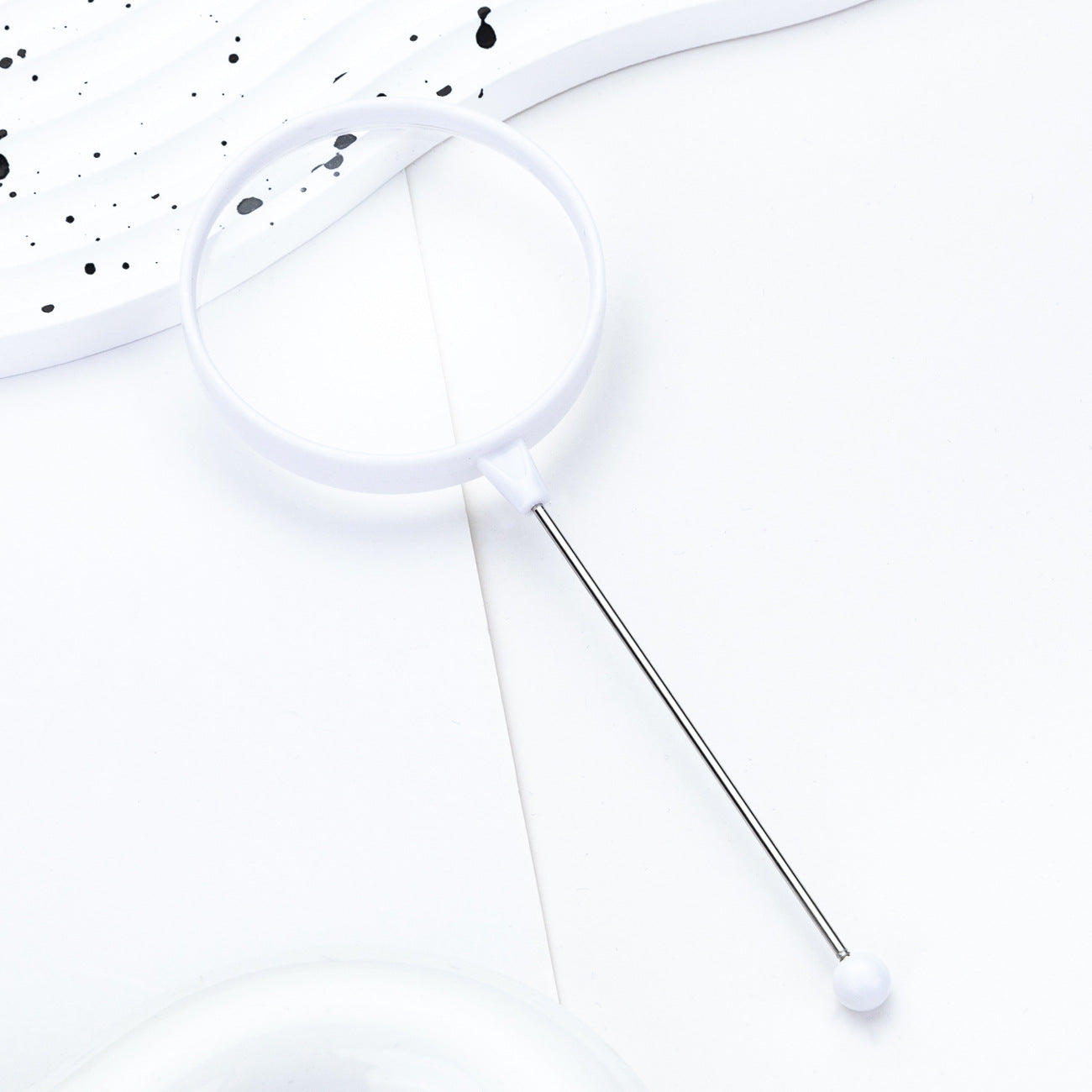 Reading hand-held magnifying glass, reading newspaper reader, expanding mirror creative DIY beaded magnifying glass