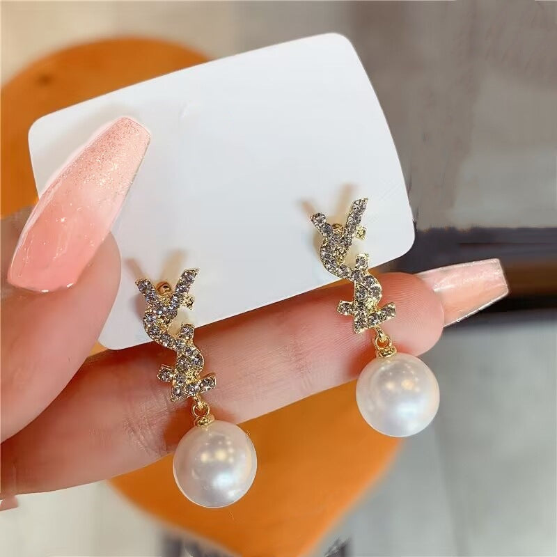 E13,925 Silver Needle Earrings D