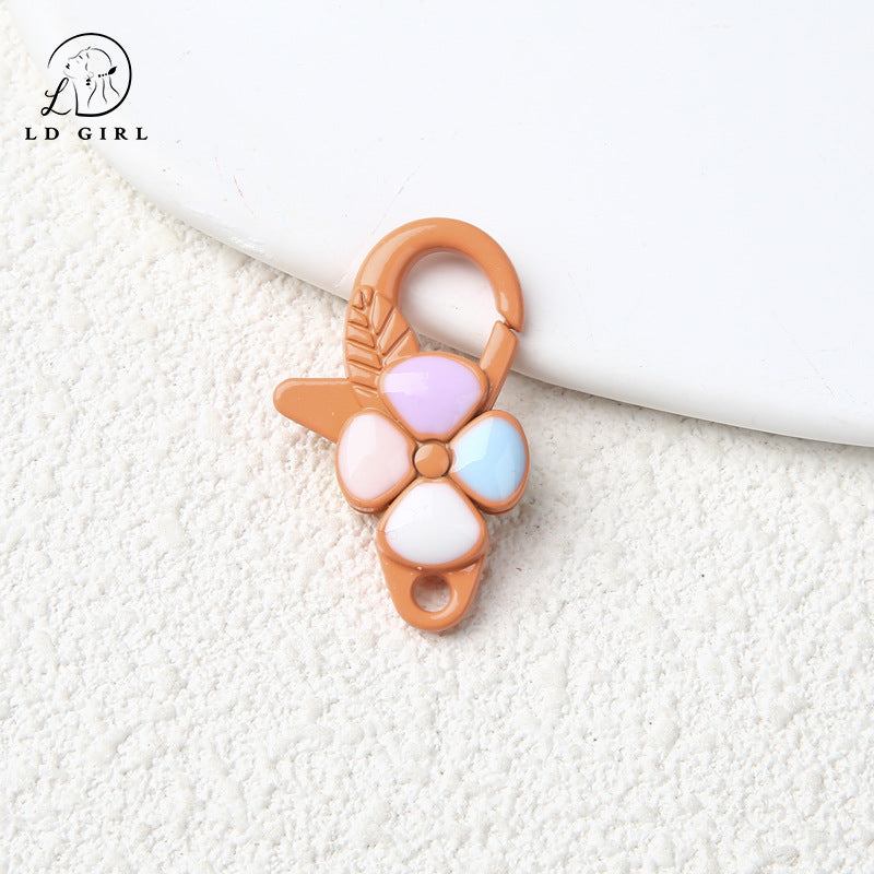 A Four-leaf clover spring buckle, hanging buckle, jewelry accessories, mobile phone chain, keychain