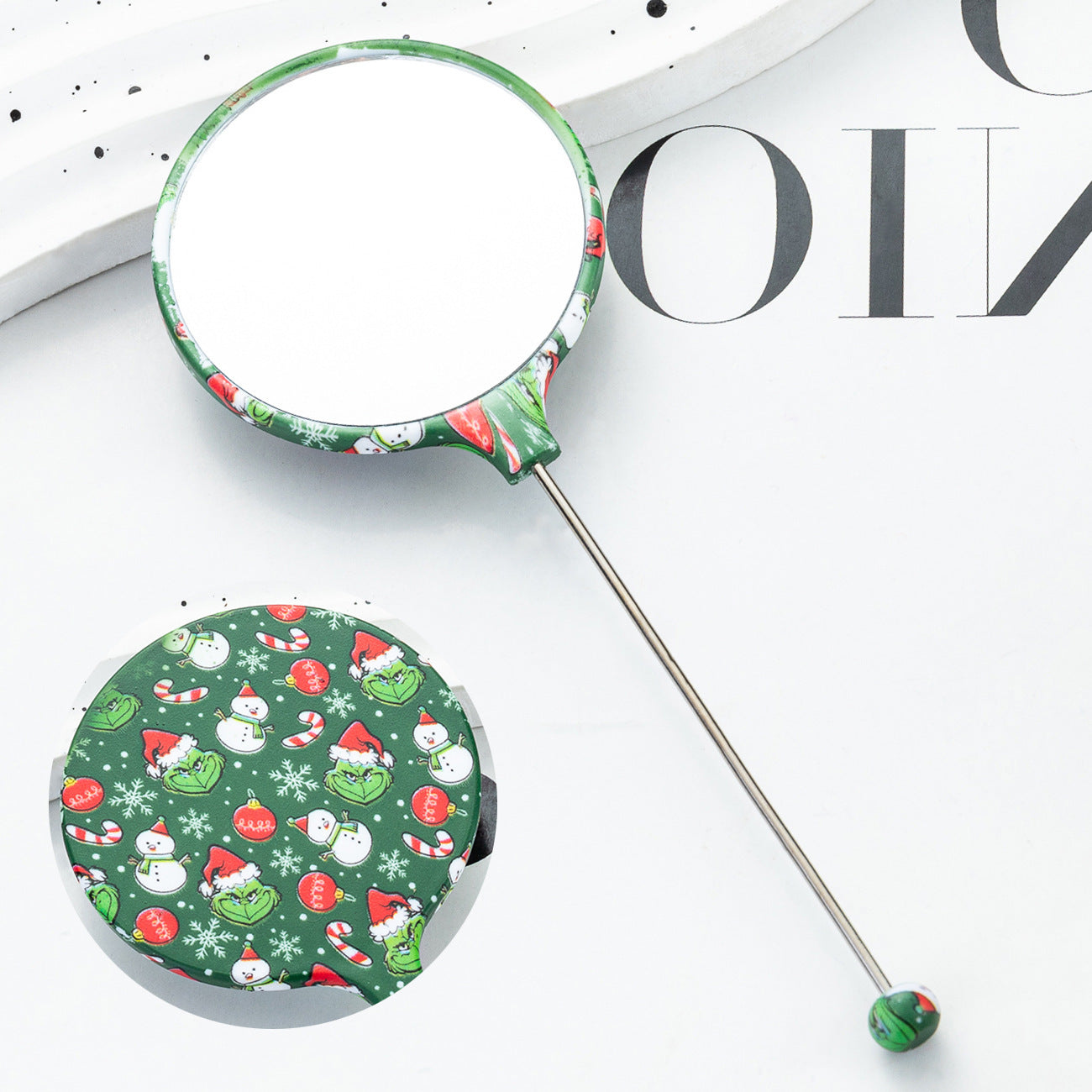 Multi-color hand-held round DIY small mirror, portable high definition mirror hand-held mirror, Christmas and Halloween pattern mirror 14.6 * 5.4CM