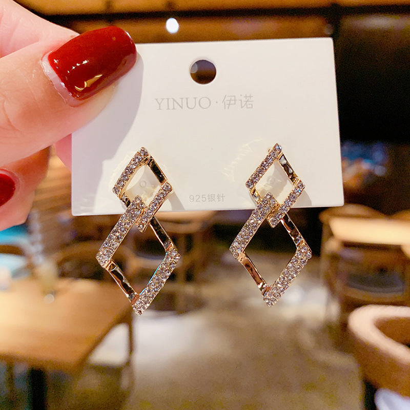 E12,925 Silver Needle Geometric Pearl Earrings G