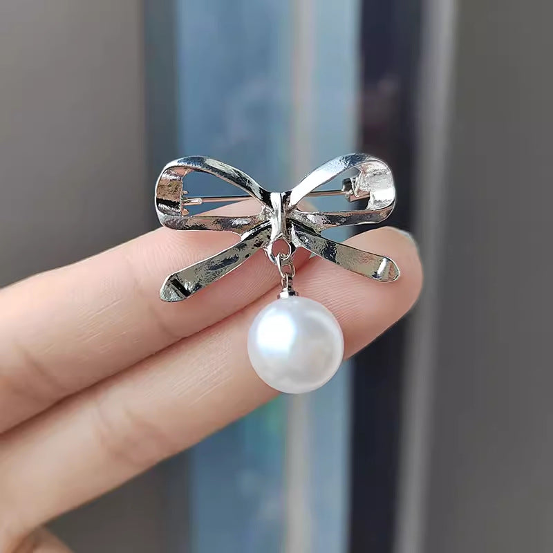 30-Type diamond-encrusted tulip, rose and other brooches