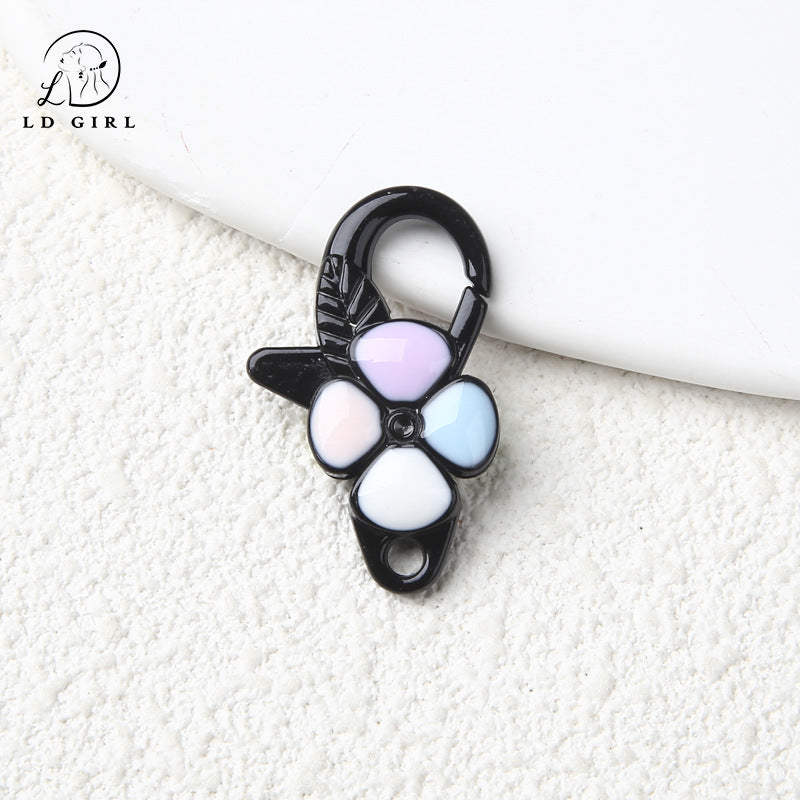 A Four-leaf clover spring buckle, hanging buckle, jewelry accessories, mobile phone chain, keychain