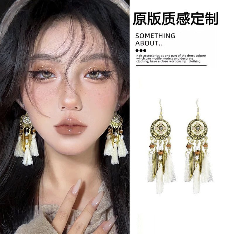 E5, earrings