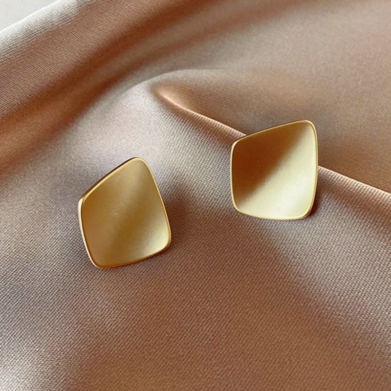 E10,Vintage Gold Versatile Earrings