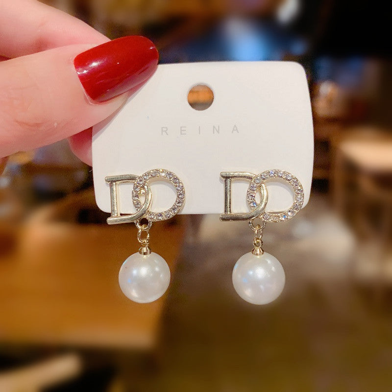 E12,925 Silver Needle Geometric Pearl Earrings G