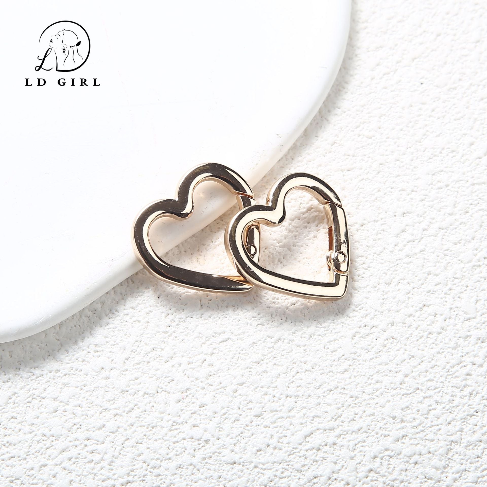 A heart-shaped spring chain, keychain