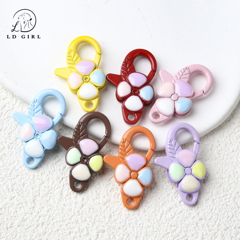 A Four-leaf clover spring buckle, hanging buckle, jewelry accessories, mobile phone chain, keychain