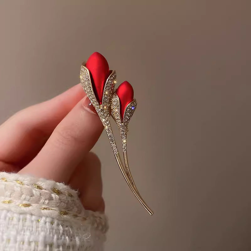 30-Type diamond-encrusted tulip, rose and other brooches