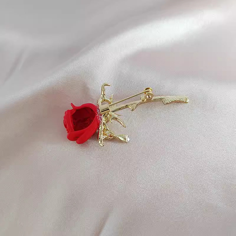 30-Type diamond-encrusted tulip, rose and other brooches