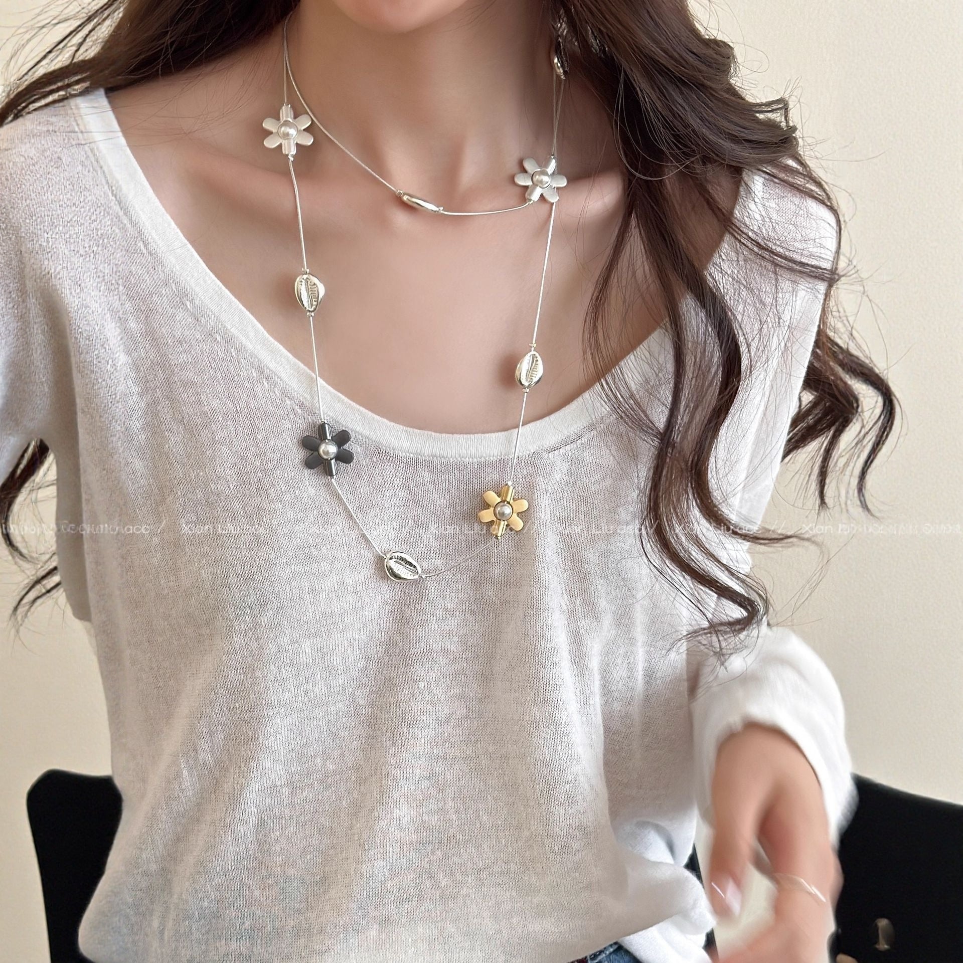 N1,Pendant necklace with long flowing chain